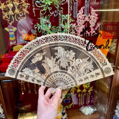 Quạt Gỗ Khắc Tay Tinh Xảo Quạt Gỗ Khắc Tay Tinh Xảo
